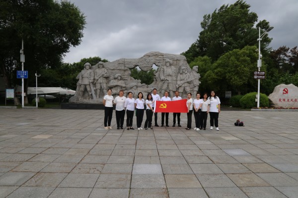 慶祝建黨103周年新黨員入黨宣誓、老黨員重溫入黨誓詞活動。